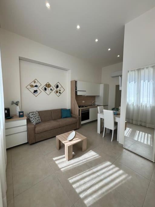 Teddy'S Home Luminoso Accogliente E Moderno Racale Εξωτερικό φωτογραφία